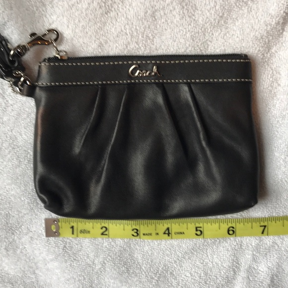 Coach Handbags - Coach wristlet